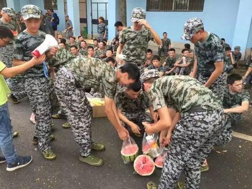 今日大瓜-热心的朝阳群众军训