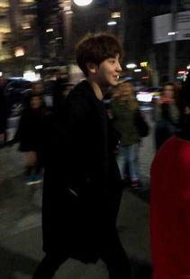 外滩偶遇明星网红有哪些,明星网红惊喜亮相，瞬间点燃街头热度